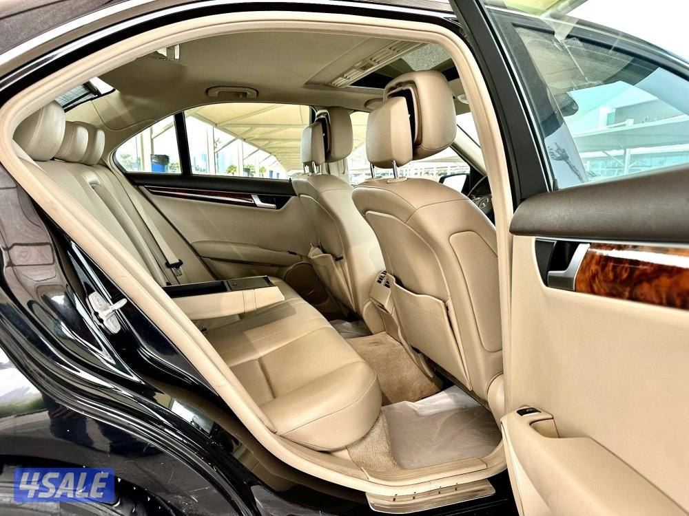 مرسيدس C300 - الموديل:2012 - العداد:1949