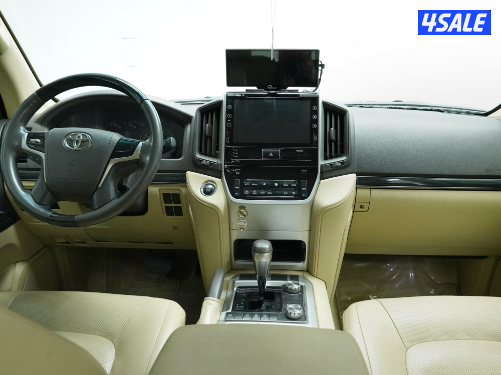 Toyota Land Cruiser2