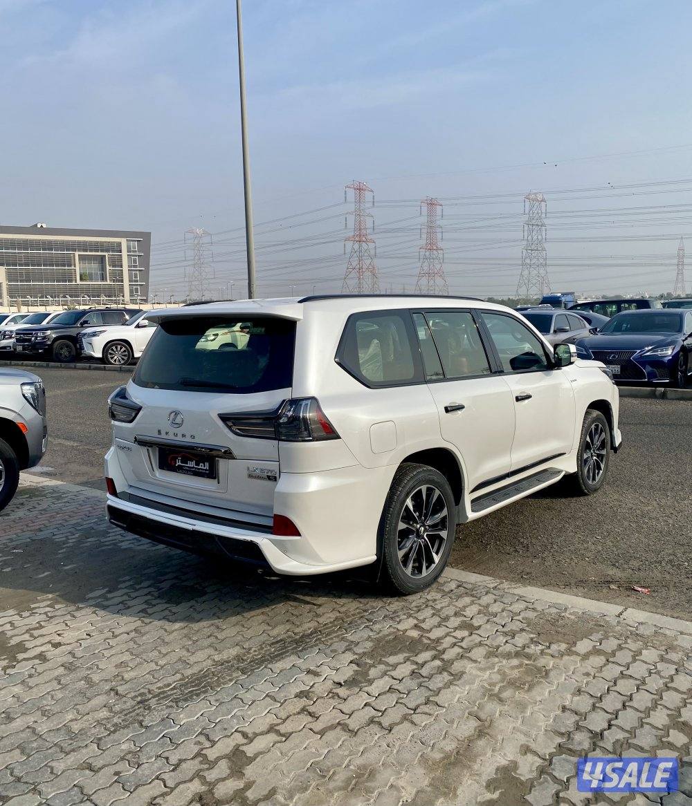 لكزس LX بلاك اديشن خليجي موديل 2019 عداد 3075