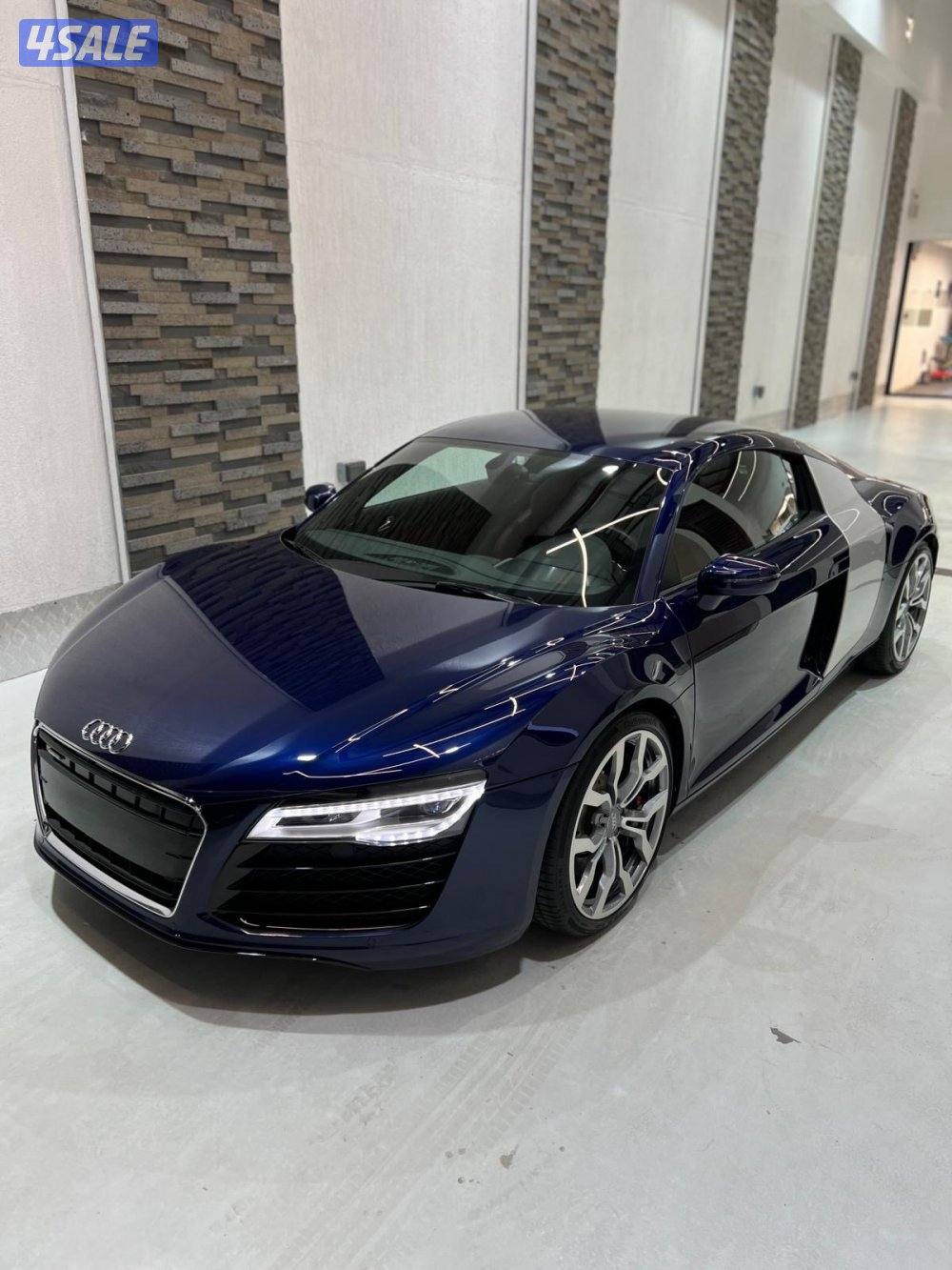 أودي V8 R8  2015 سيارة مخزّنة ماشية ألفين كم فقط لهواة السيارات النادرة3