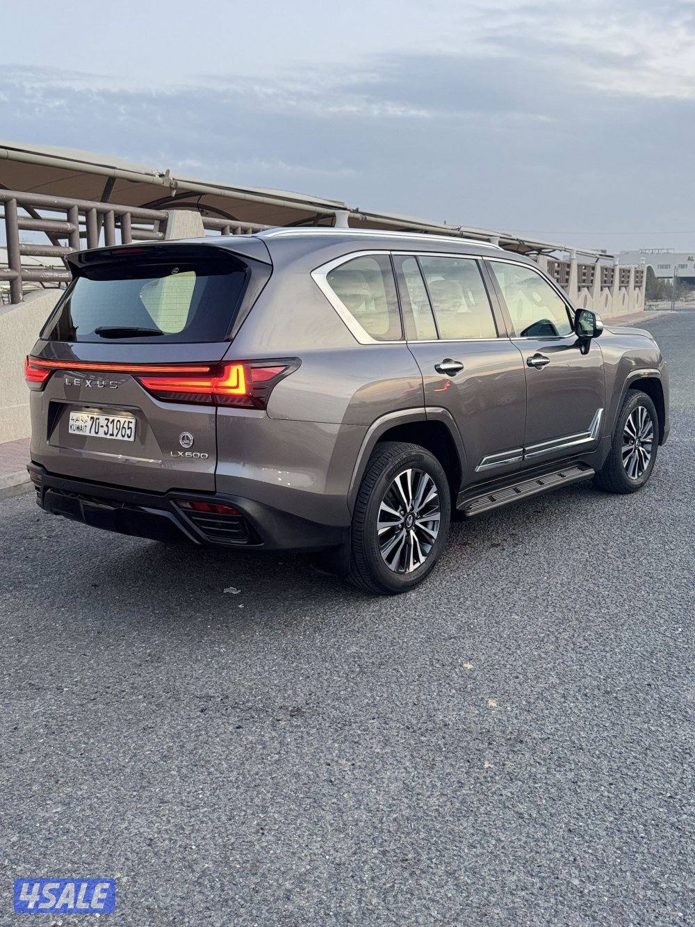 للبيع جيب لكزس LX6001