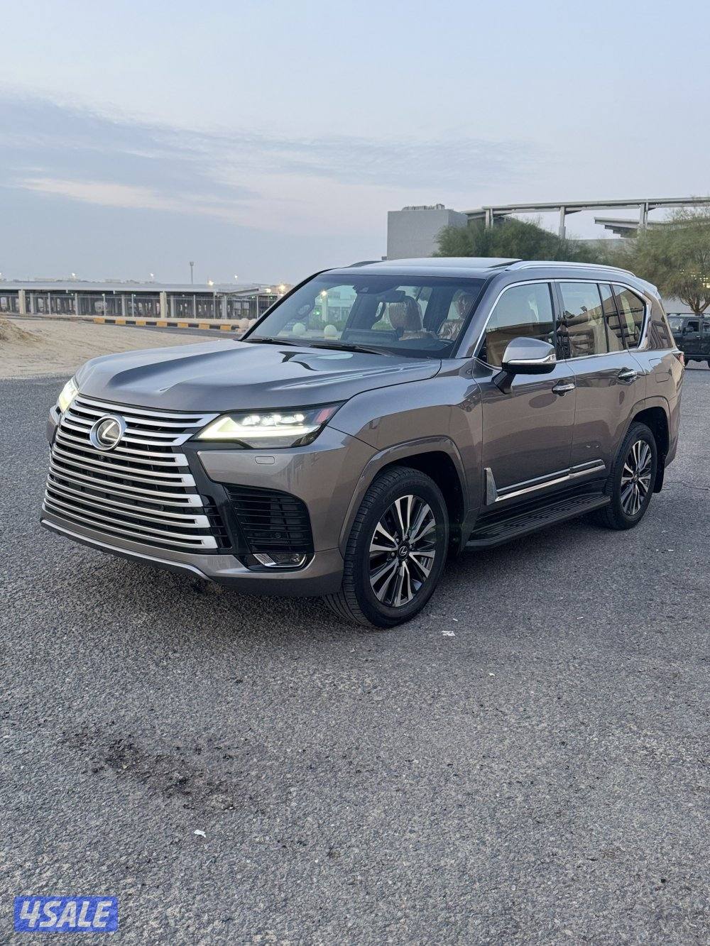 للبيع جيب لكزس LX6002