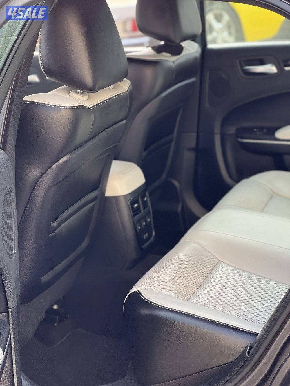 للبيع كرايزلر بحالة ممتازة13