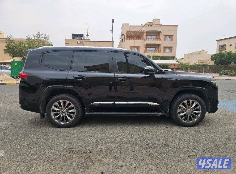 لاندكروزر 2023 مالك الاول2