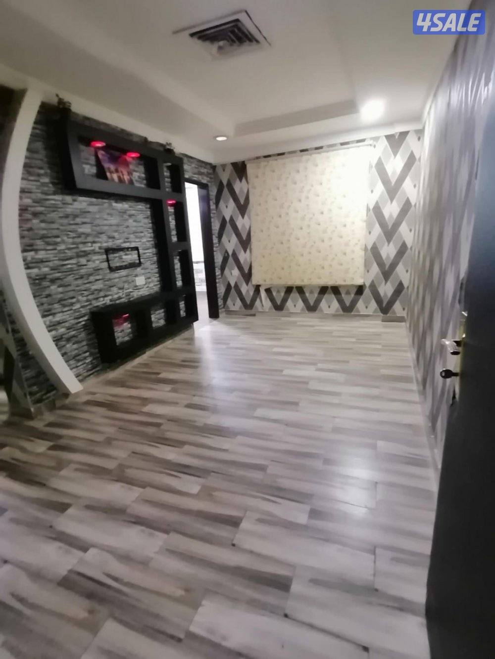 شقه غرفتين مستر صالة باركية ديكورات حمامين مطبخ مصافط متوفرة1