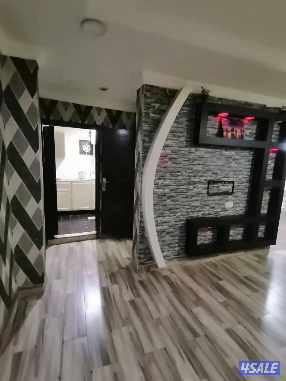 شقه غرفتين مستر صالة باركية ديكورات حمامين مطبخ مصافط متوفرة3