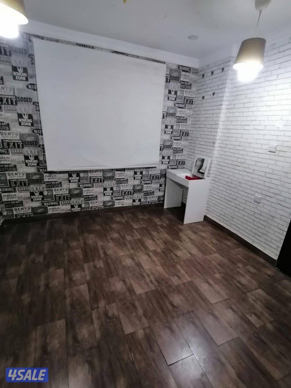 شقه غرفتين مستر صالة باركية ديكورات حمامين مطبخ مصافط متوفرة6