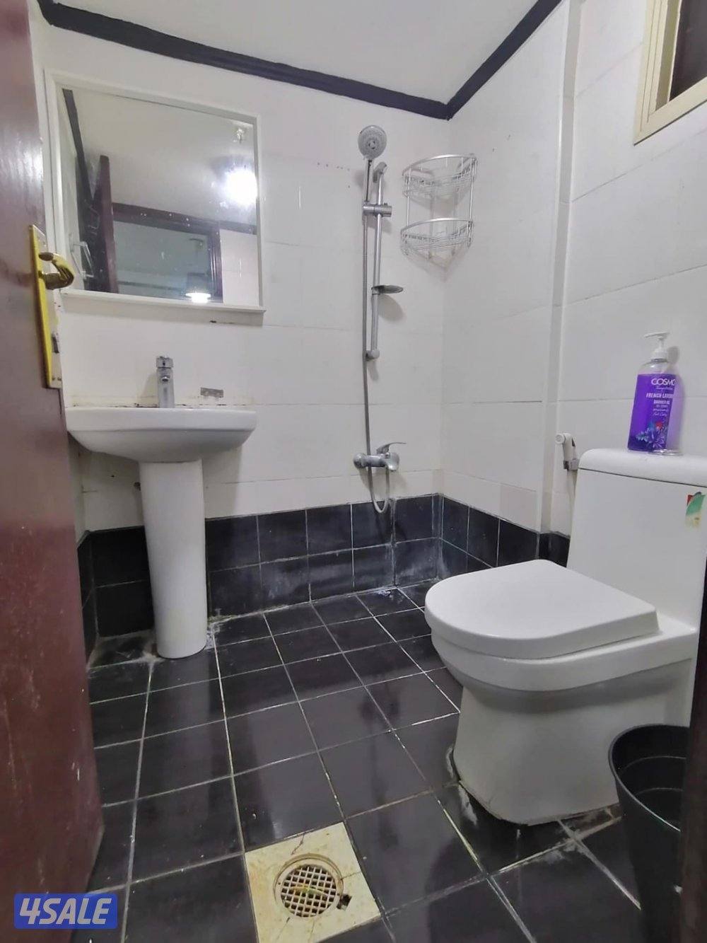 شقه غرفتين مستر صالة باركية ديكورات حمامين مطبخ مصافط متوفرة8