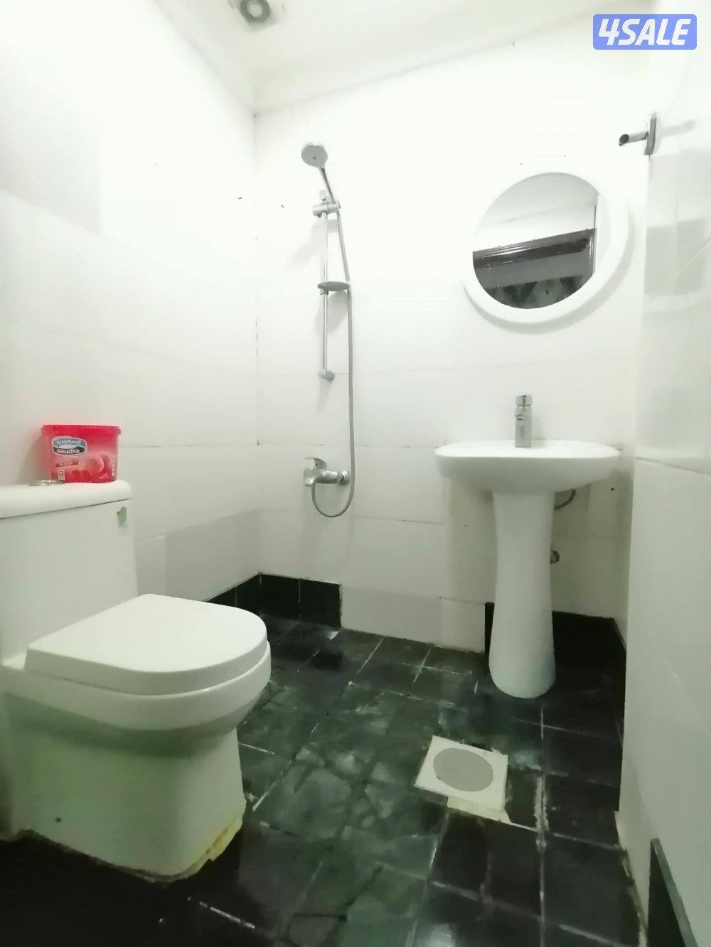 شقه غرفتين مستر صالة باركية ديكورات حمامين مطبخ مصافط متوفرة9