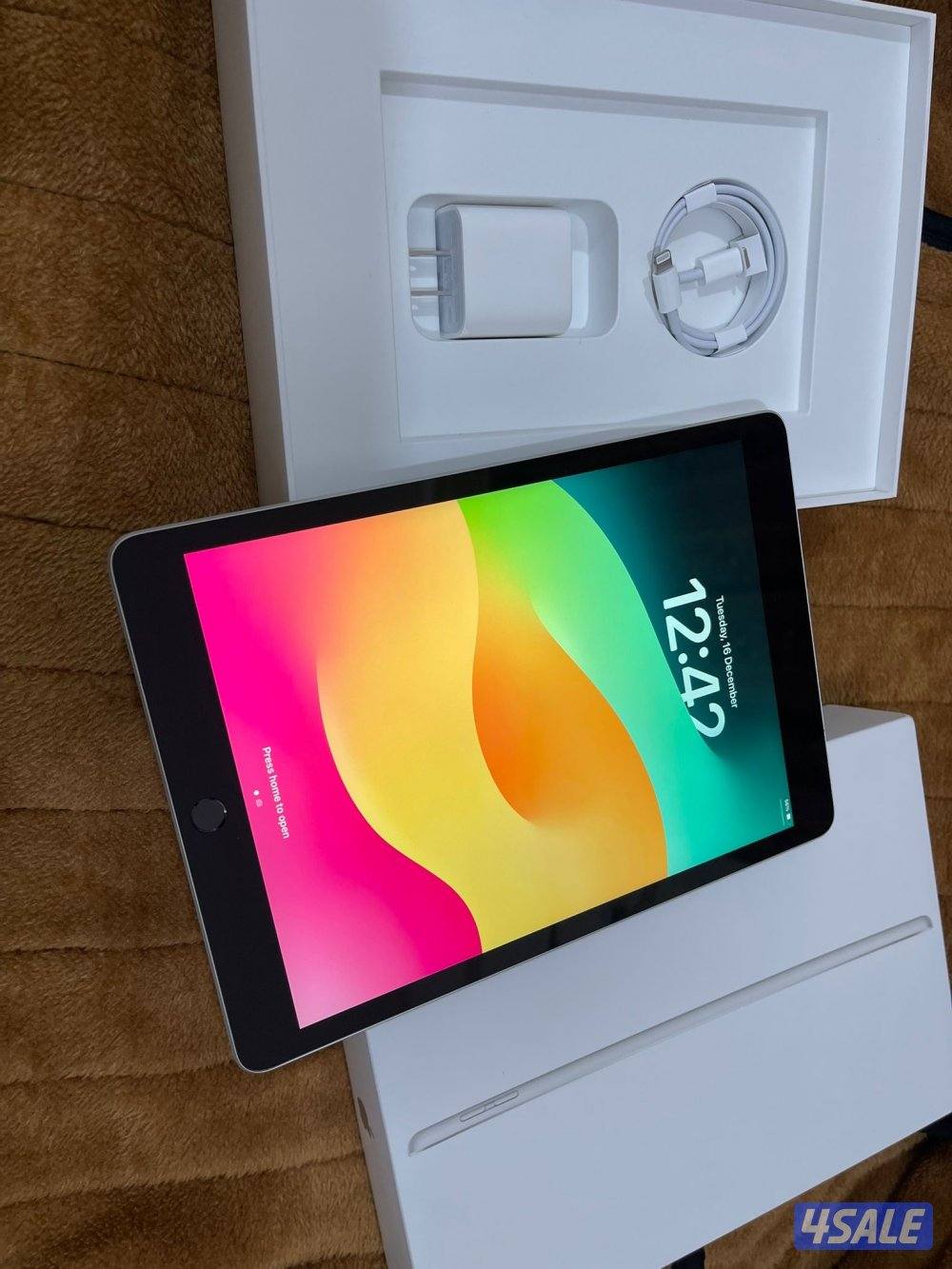 ايباد ابل 9 التاسع 64 قيقا بطارية 100 نظيف جدا مع الاغراض كامله الشحن6