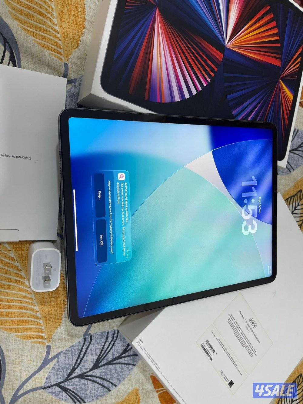 ايباد ابل برو 12.9 انش 256 قيقا ام ون نظيف جدا ولازلغ مع الاغراض كامله0