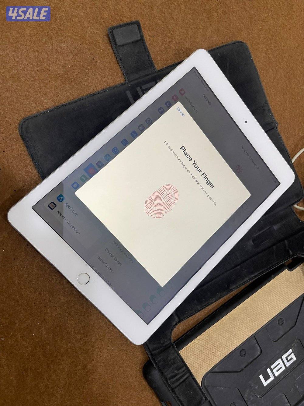 ايباد ابل 5 الخامس 128 خط مع الاغراض كامله كفر وشحن ابل اصلي3