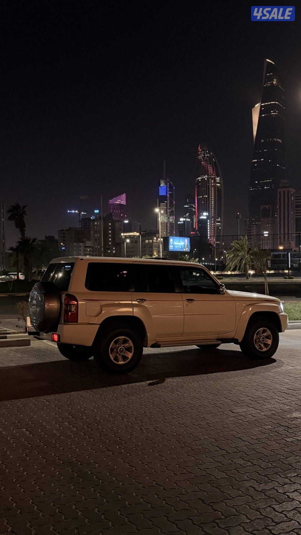 للبيع سفاري قير عادي موديل 2021 عليه شواهين نظيف جدا3