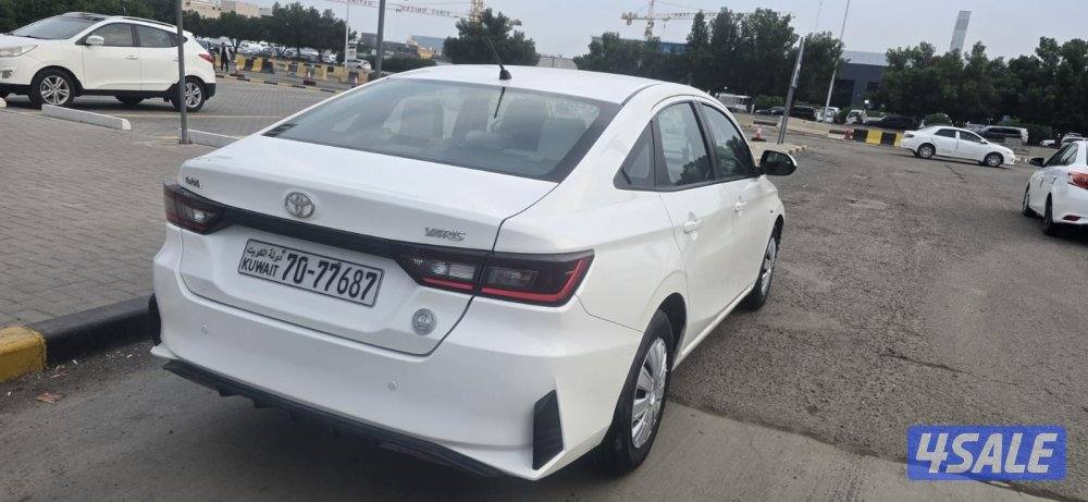 toyota yaris 2023 model for sale white colour3