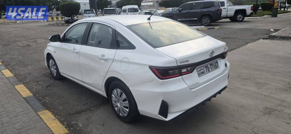 toyota yaris 2023 model for sale white colour2