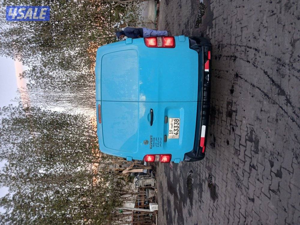 للبيع بيجو بكس مقفل ثلاجة شرط الفحص2500 دك قابل للمساومة بالمعقول3