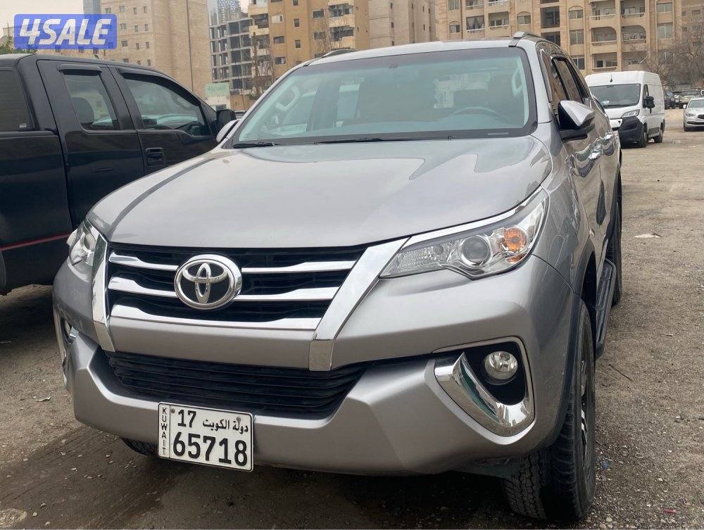 تويوتا فورتنر2020 عداد58 الف سيرفس منتظم وارد الوكاله 6 سلندر دبل قير0