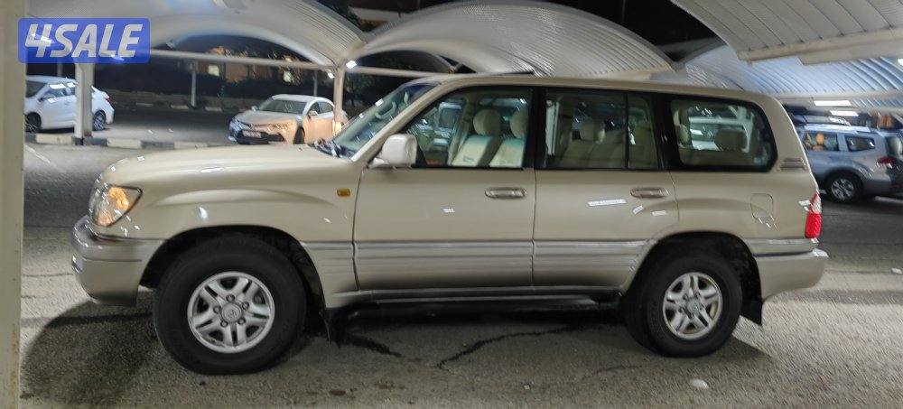 للبيع جيب لكزس موديل 2000 وكاله0