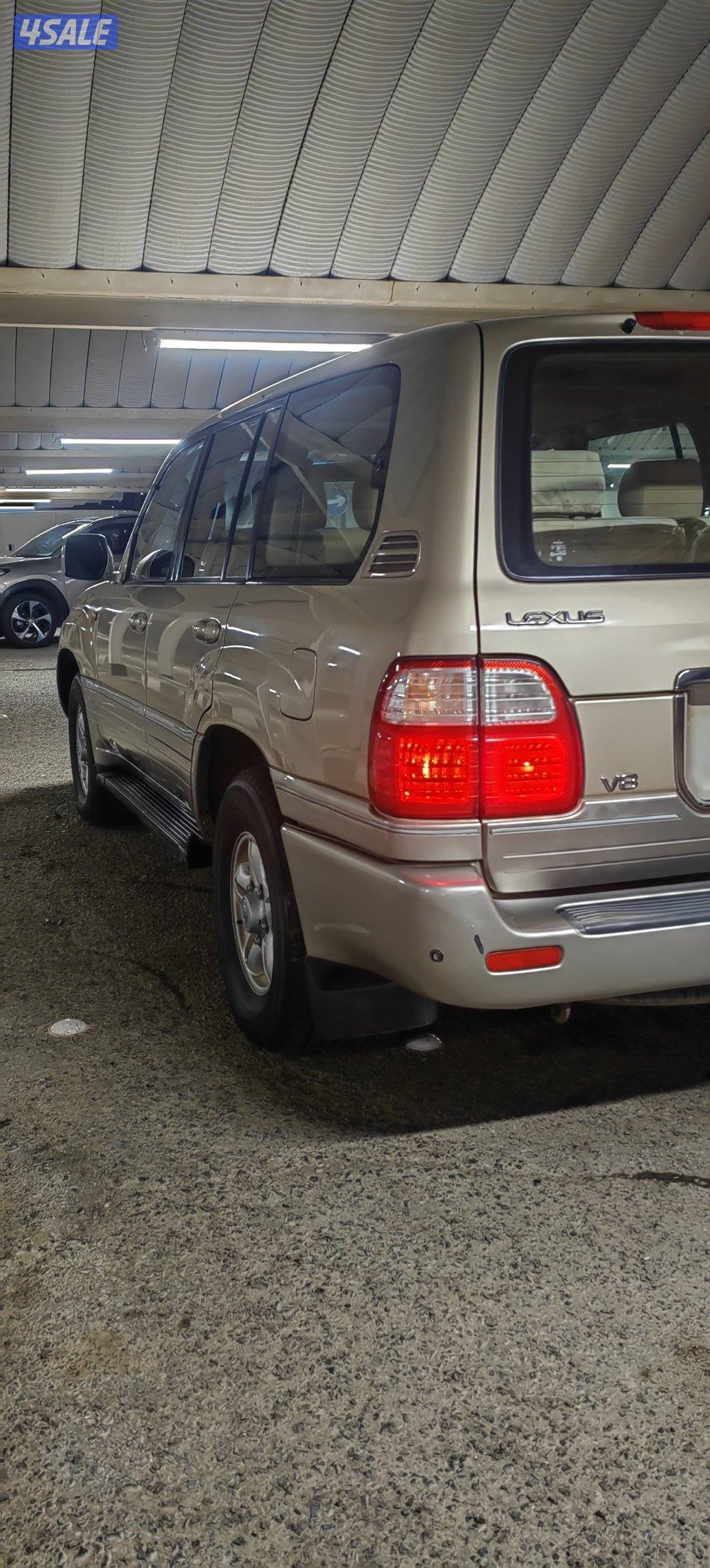 للبيع جيب لكزس موديل 2000 وكاله2
