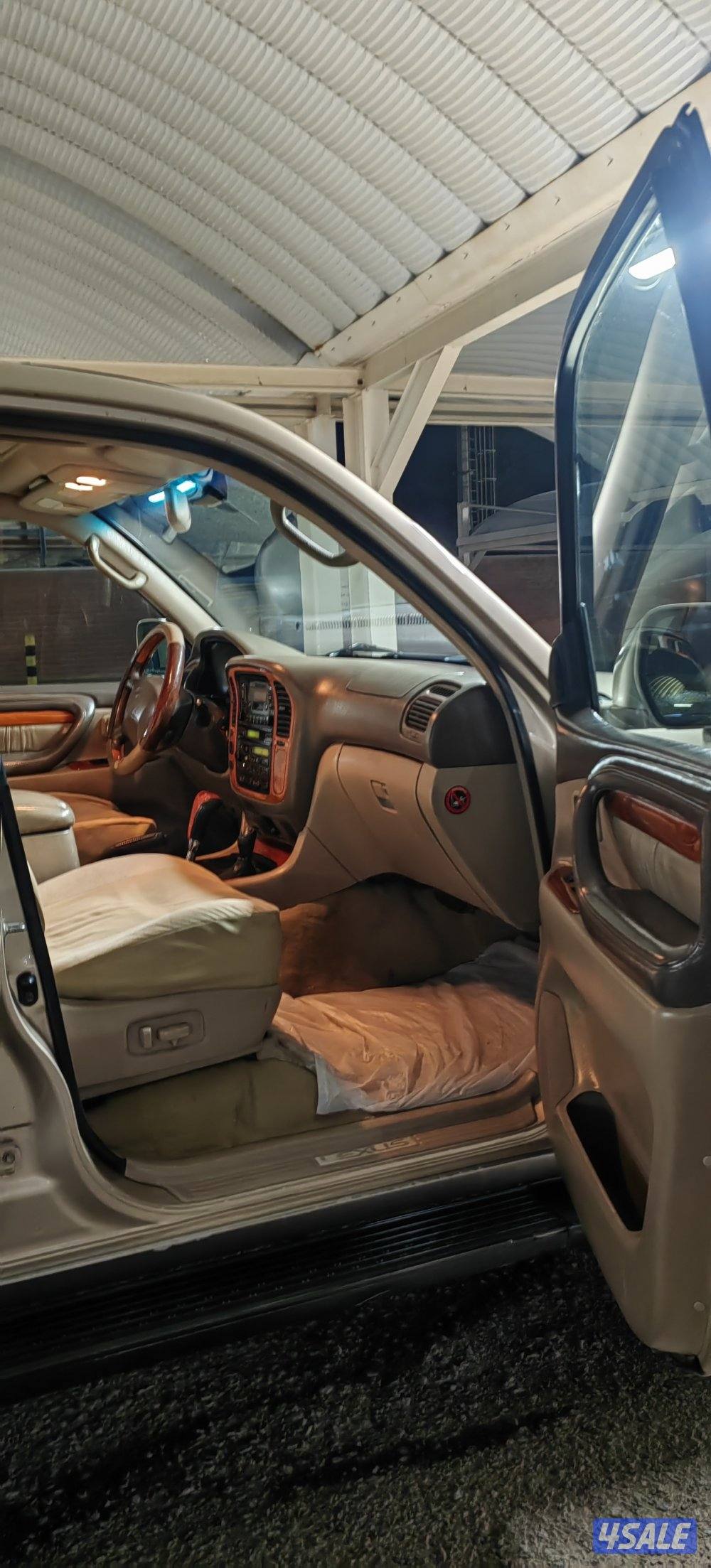 للبيع جيب لكزس موديل 2000 وكاله3