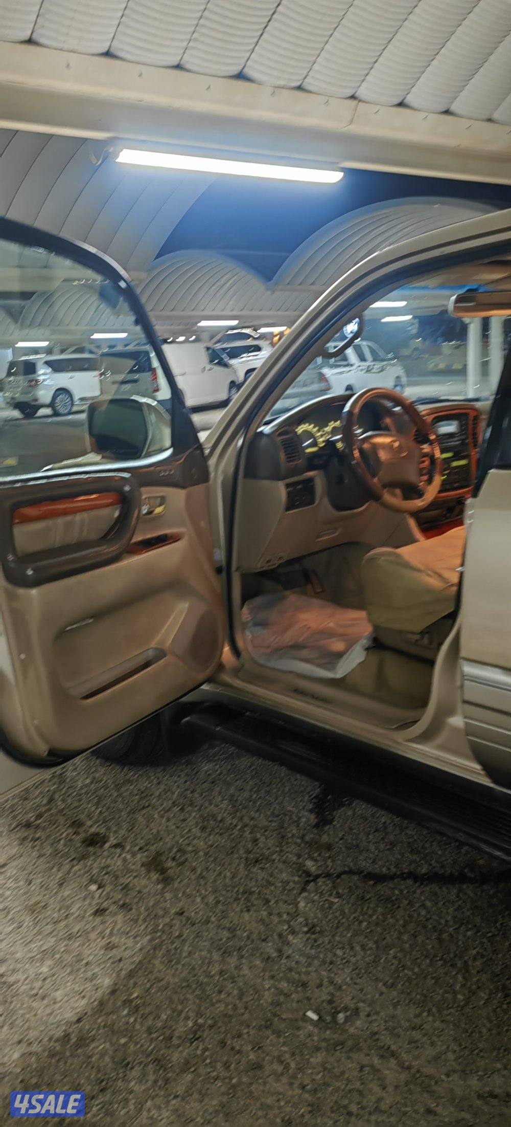 للبيع جيب لكزس موديل 2000 وكاله4