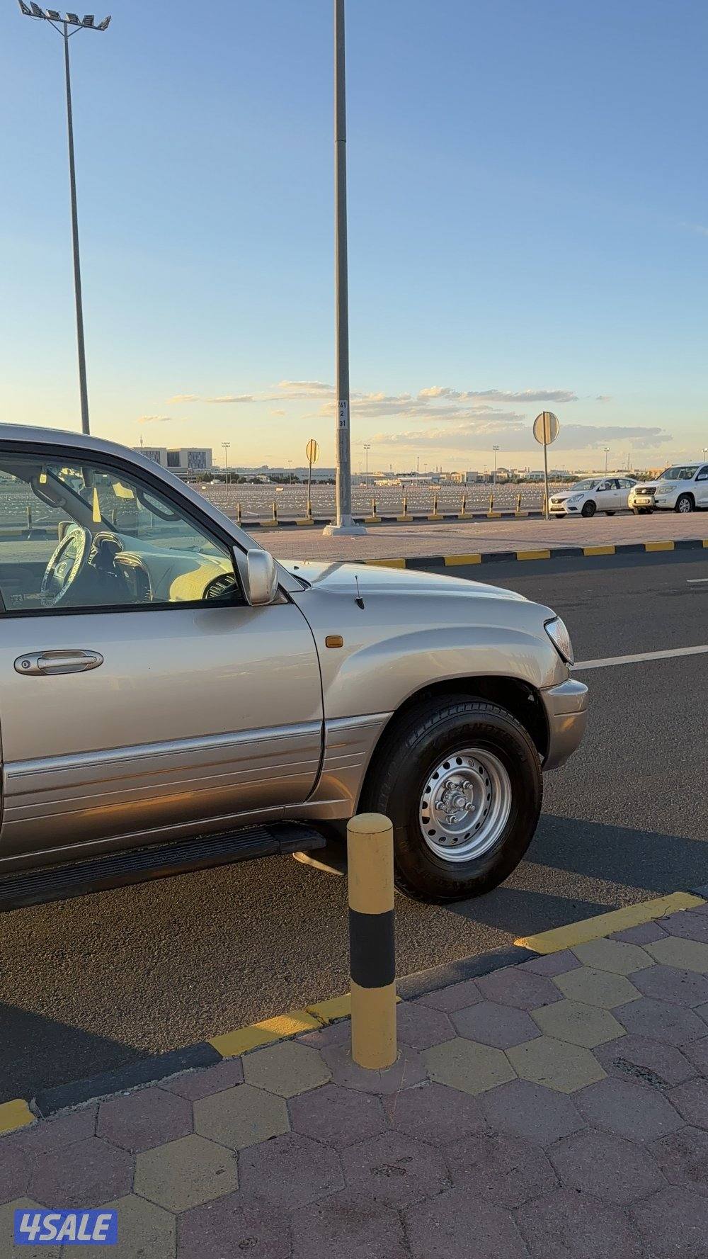 للبيع جيب لكزس0