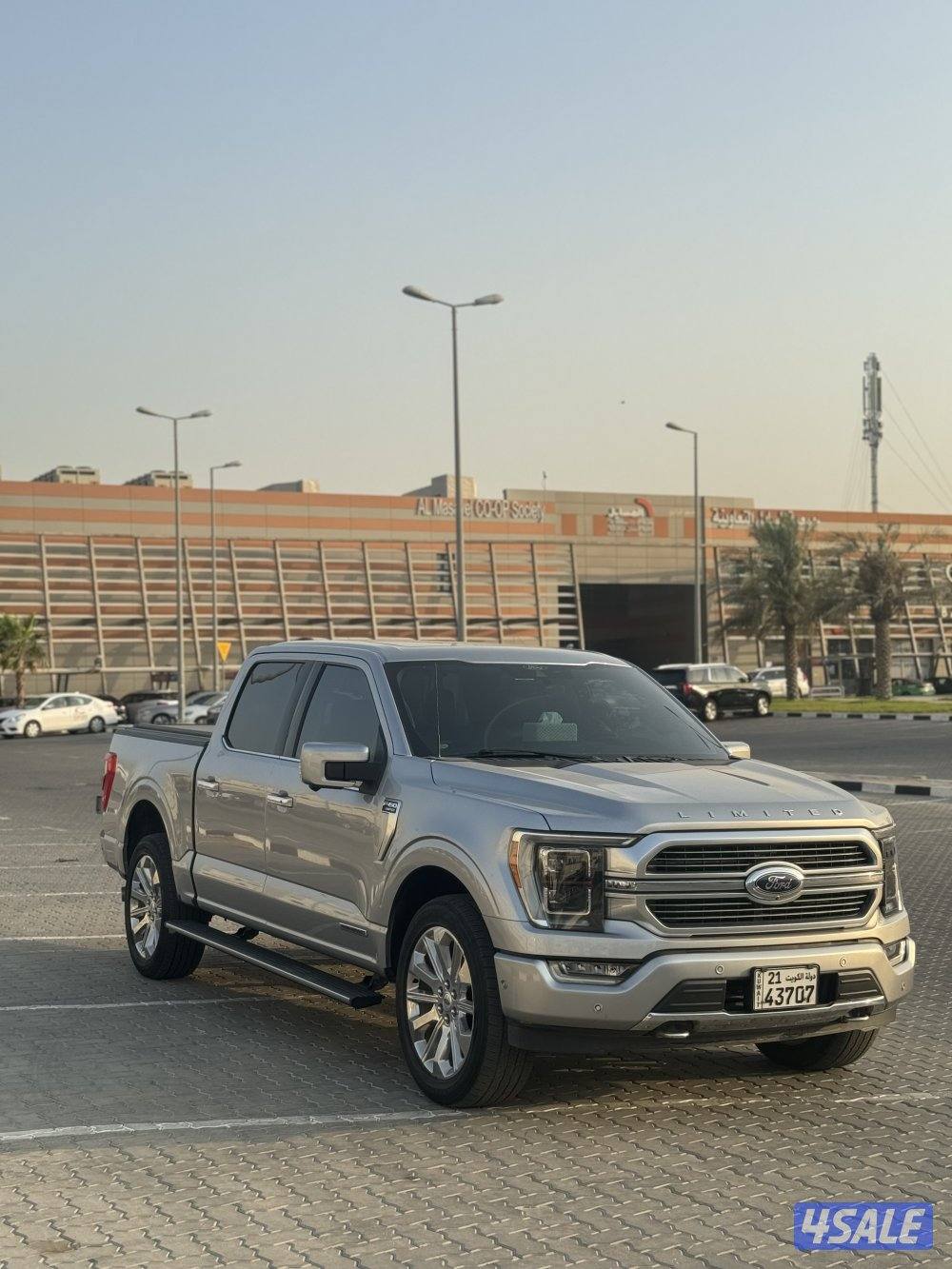 للبيع فورد لميتدد اعلى فئه بالوكاله موصفات اكثر من الرابتر وعداد ٤٥الف0