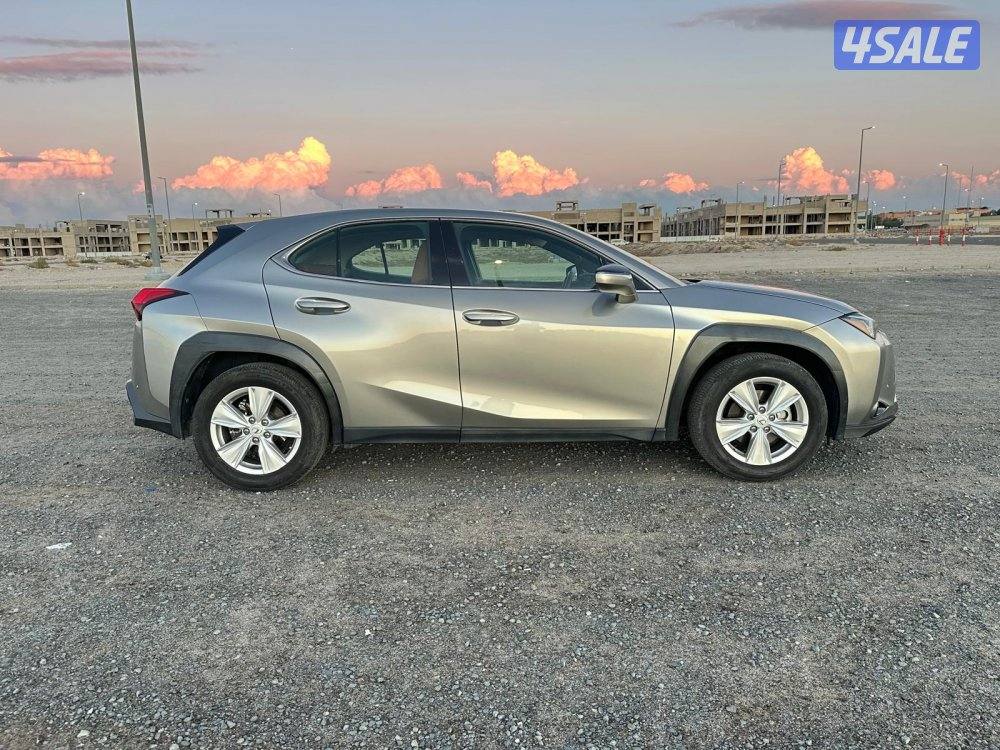 جيب لكزس UX 200 موديل ٢٠٢٠ صبغ وكالة و عداد قليل4