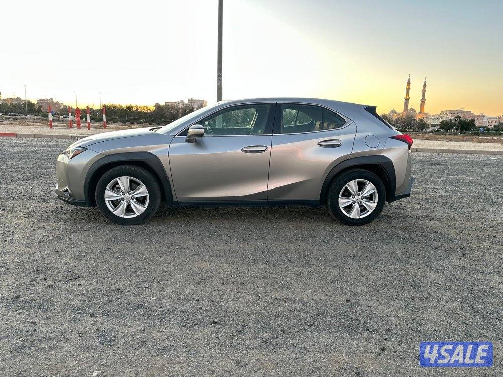 جيب لكزس UX 200 موديل ٢٠٢٠ صبغ وكالة و عداد قليل5