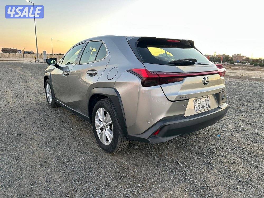 جيب لكزس UX 200 موديل ٢٠٢٠ صبغ وكالة و عداد قليل7