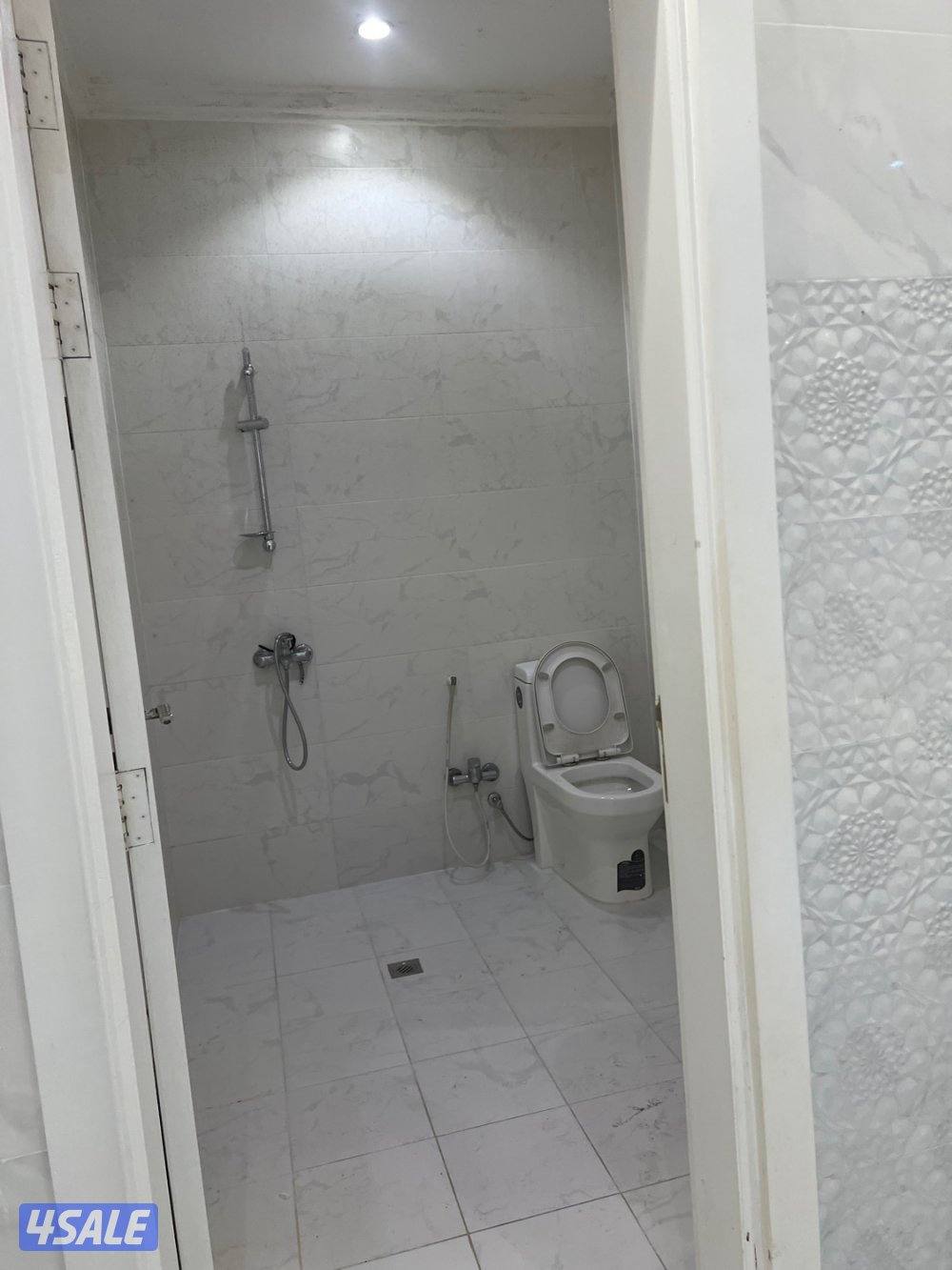 للايجار دور ارضي بالمنقف قطعه1 قريب من البحر سوبرديلوكس بجانب الخدمات2