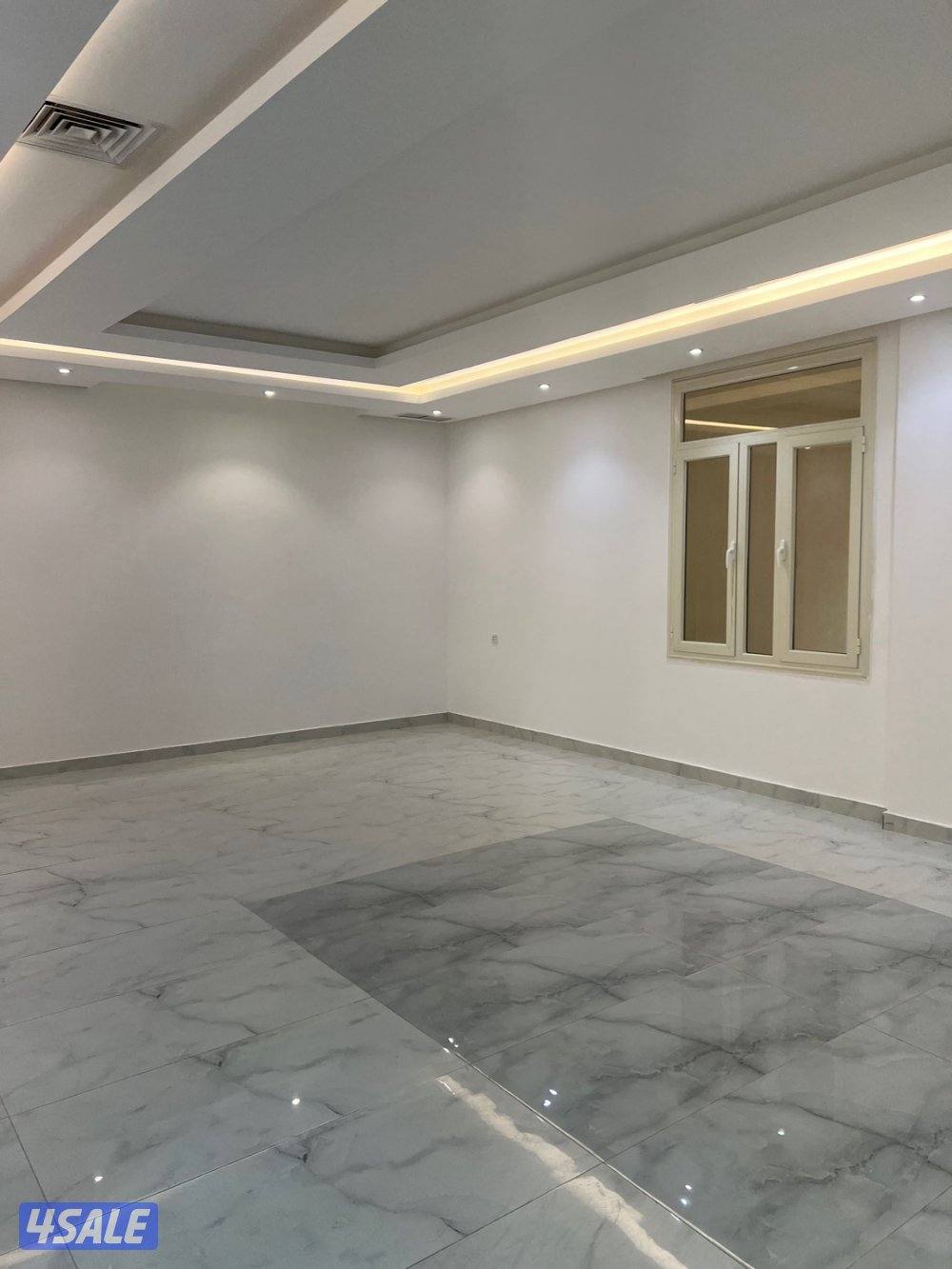 للايجار دور ارضي بالمنقف قطعه1 قريب من البحر سوبرديلوكس بجانب الخدمات4