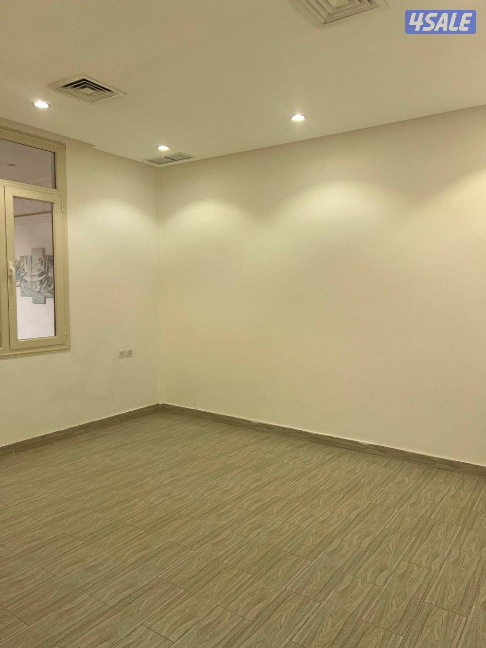 للايجار دور ارضي بالمنقف قطعه1 قريب من البحر سوبرديلوكس بجانب الخدمات5