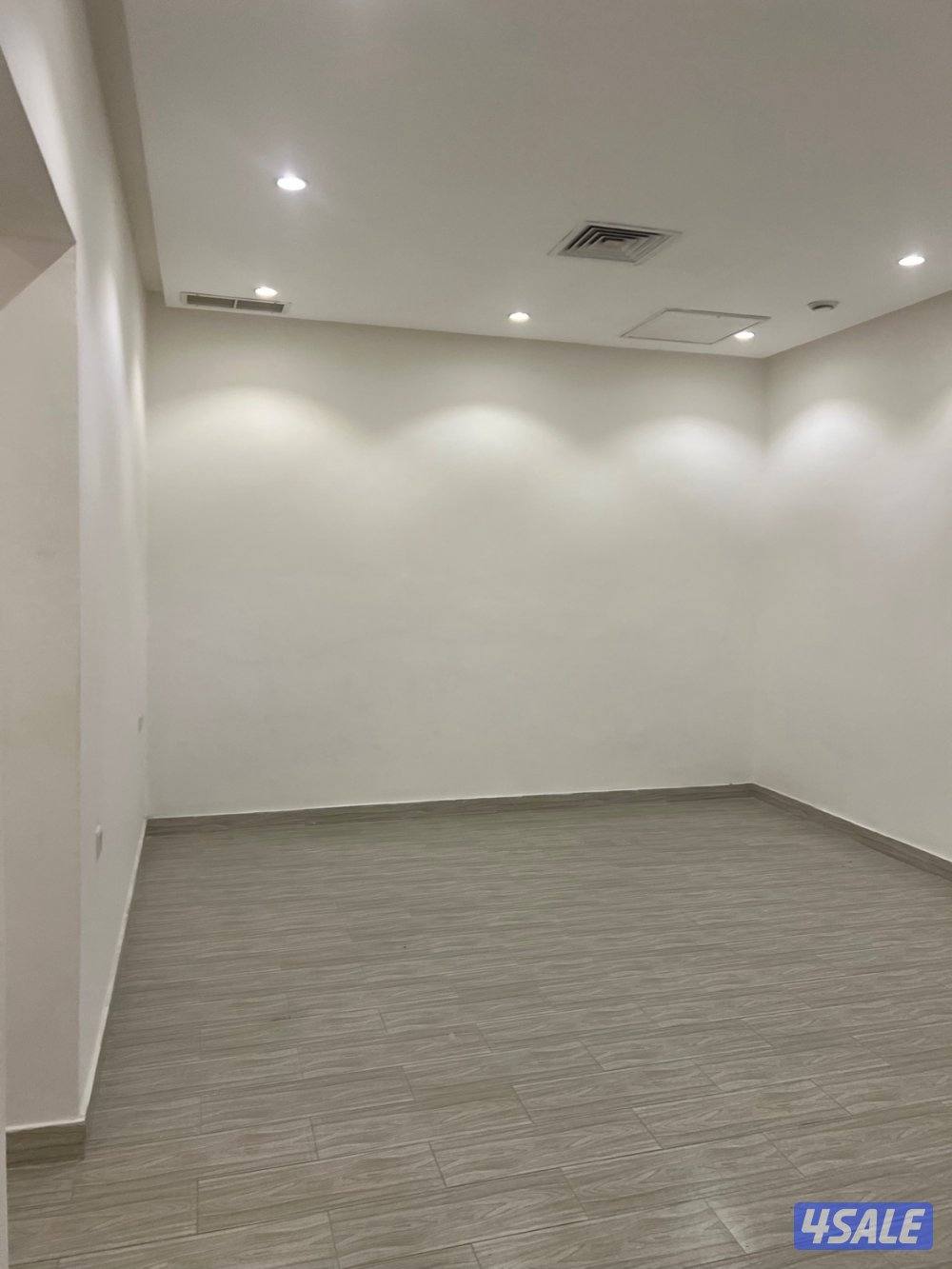 للايجار دور ارضي بالمنقف قطعه1 قريب من البحر سوبرديلوكس بجانب الخدمات6