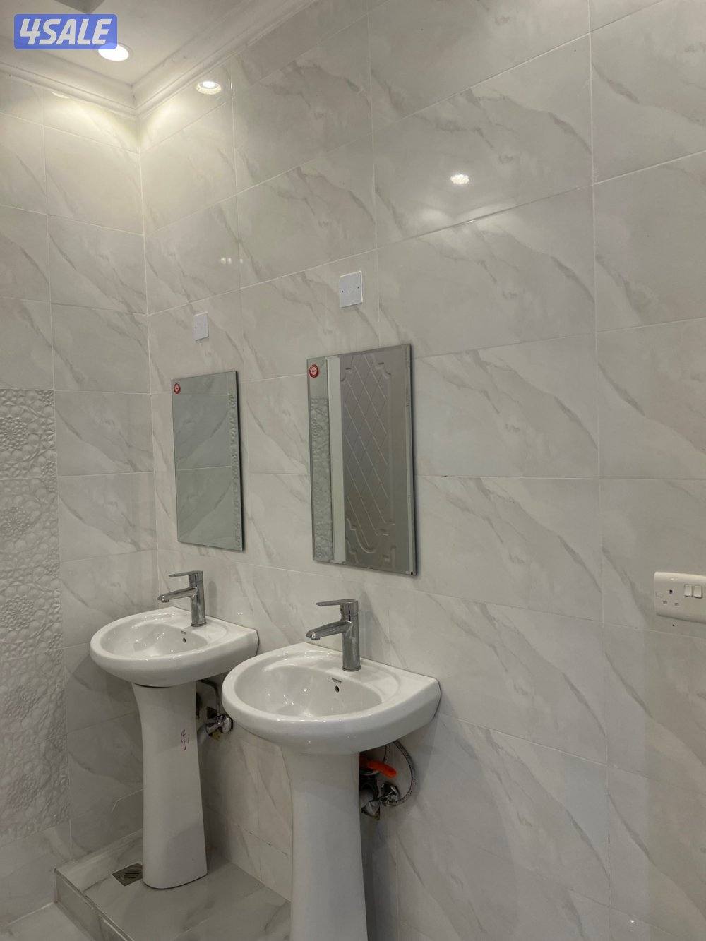 للايجار دور ارضي بالمنقف قطعه1 قريب من البحر سوبرديلوكس بجانب الخدمات7