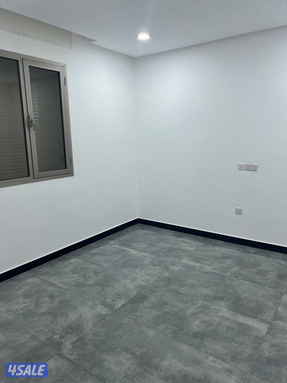 للايجار دور ارضي بالمنقف قطعه1 قريب من البحر سوبرديلوكس بجانب الخدمات8