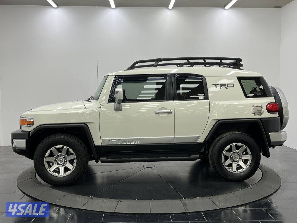 TOYOTA FJ CRUISER WITH TRAILER HITCH4