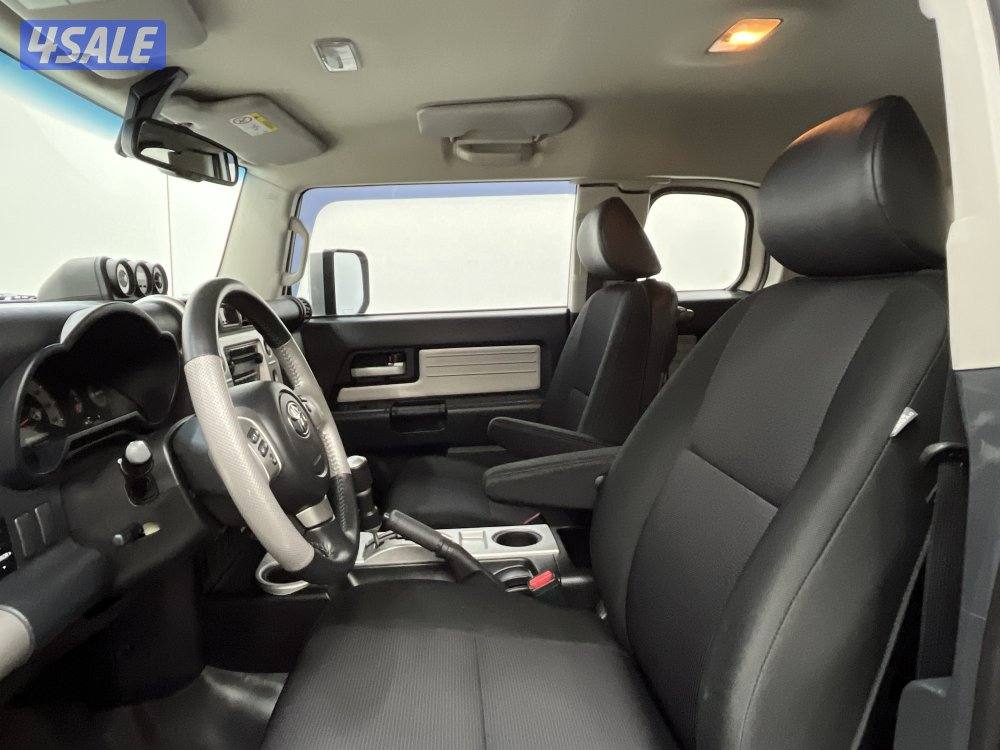 TOYOTA FJ CRUISER WITH TRAILER HITCH5