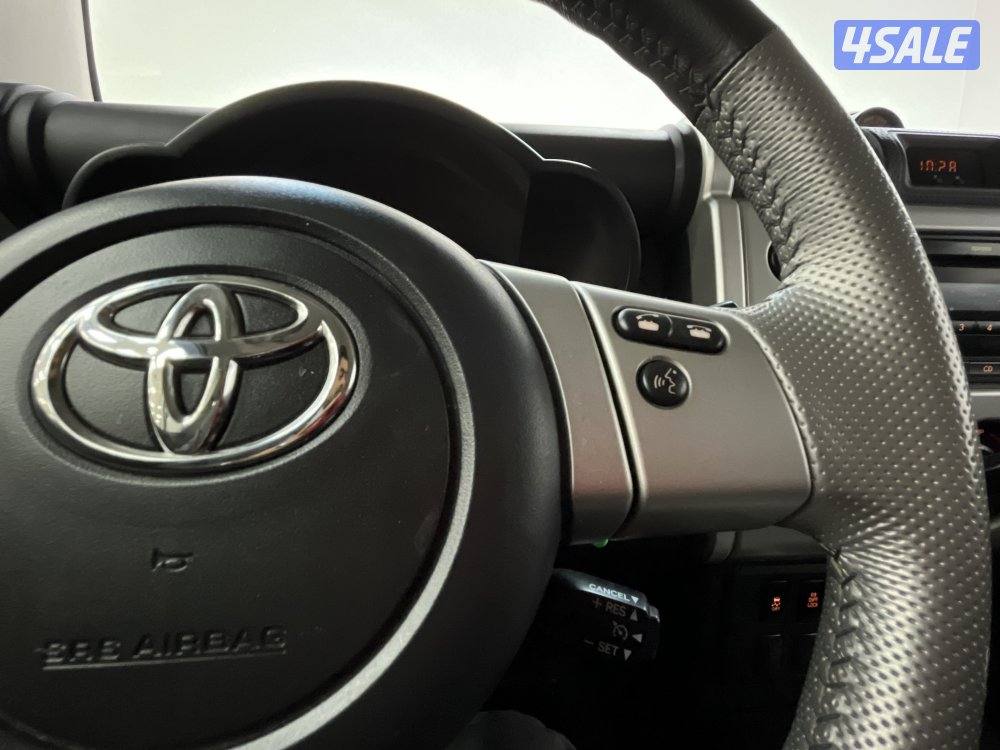 TOYOTA FJ CRUISER WITH TRAILER HITCH7