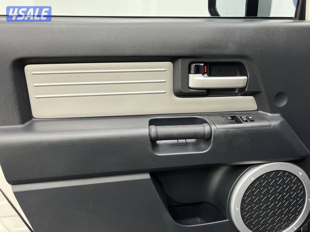 TOYOTA FJ CRUISER WITH TRAILER HITCH9