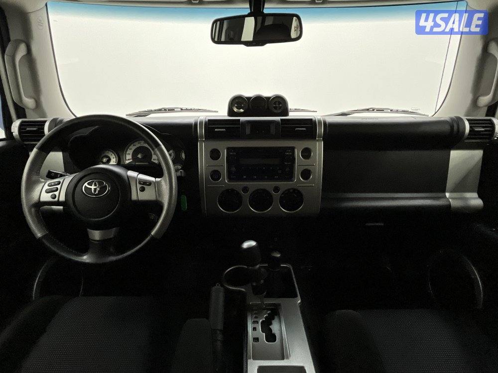 TOYOTA FJ CRUISER WITH TRAILER HITCH13