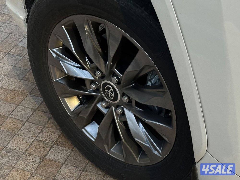 لاندكروزرGXR V6 AERO Sموديل2024 عداد48الف وارد الساير تحت الكفاله4