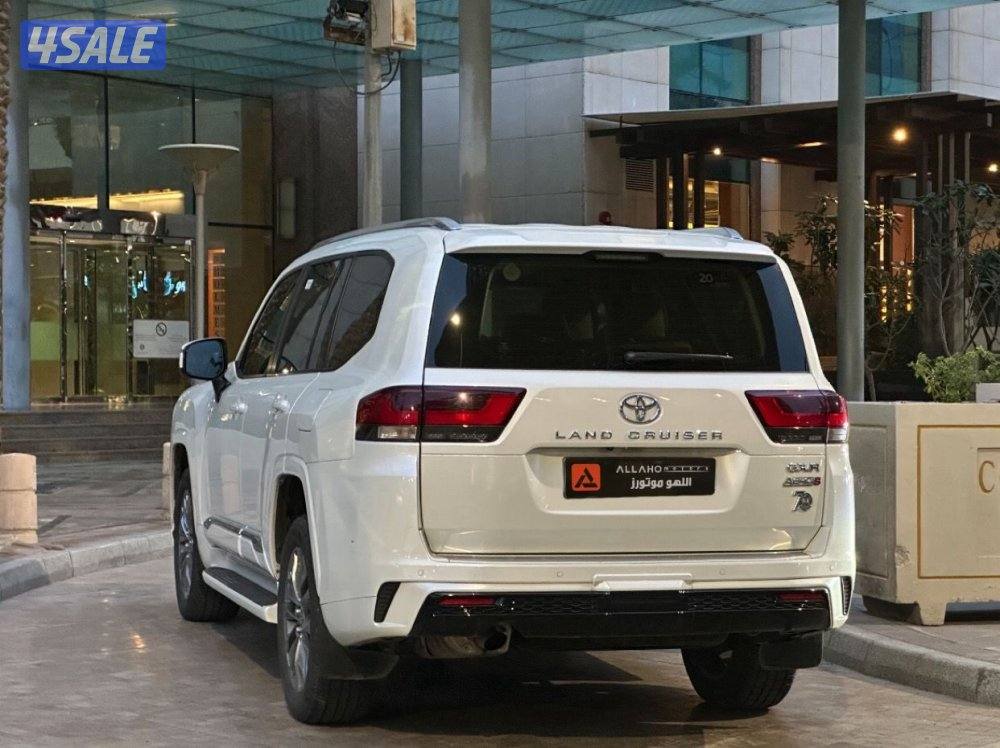 لاندكروزرGXR V6 AERO Sموديل2024 عداد48الف وارد الساير تحت الكفاله3