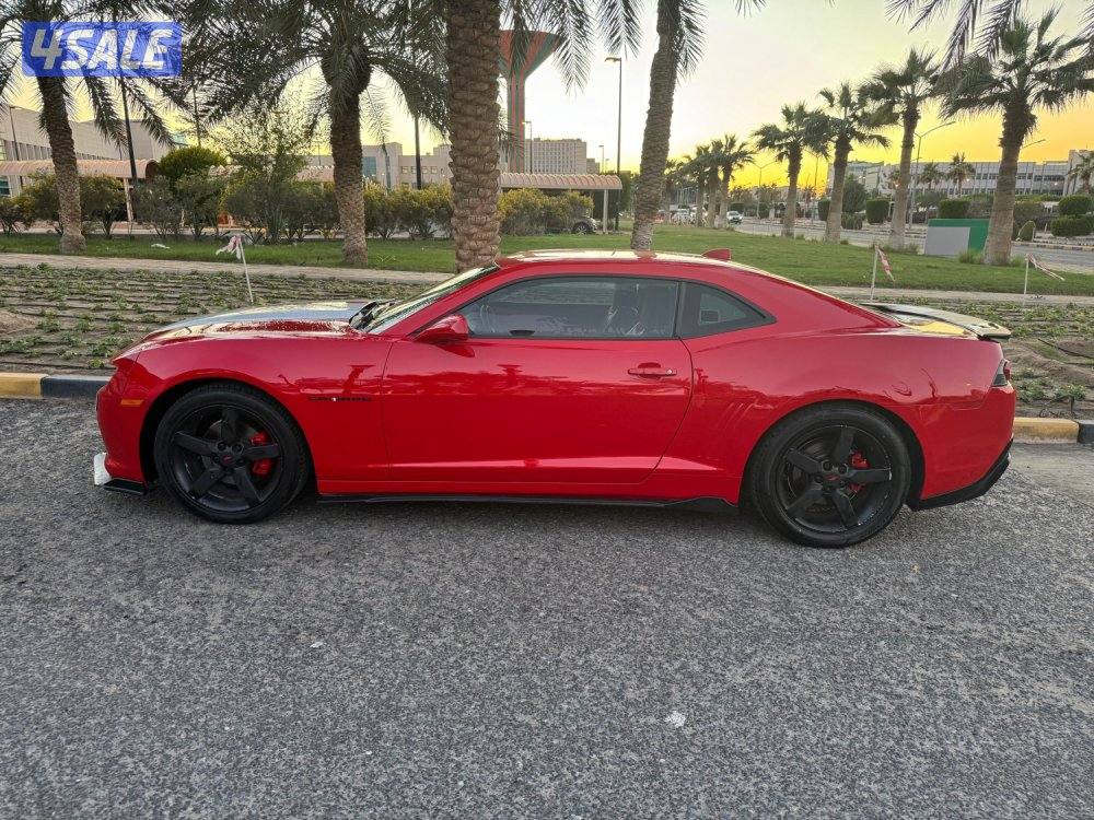 كمارو rs مديل 2014 بحالة نظيفه سته سلندر V62