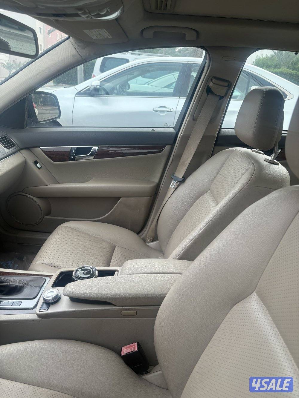 مرسيدس c230 موديل ٢٠٠٩ ماشي ٢٠٠ الف شرط الفحص0