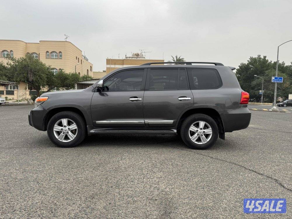 لاندكروزر المالك الاول0