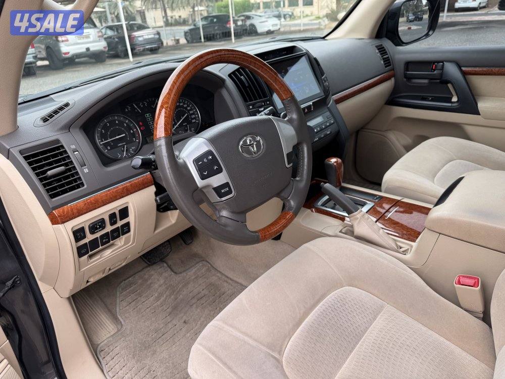 لاندكروزر المالك الاول9