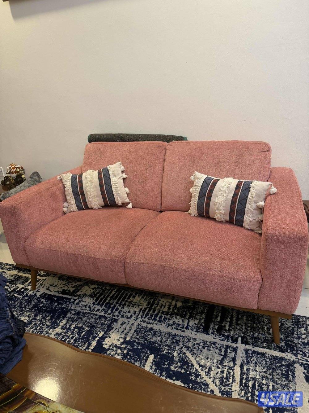 Abyat sofa set & table set with 4 small tables and 1 bug table.3