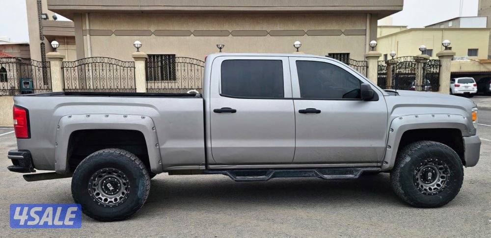 بحالة ممتازة وانيت جي ام سي سييرا موديل 2017 دبل قير أرضي شغال تواير ج4