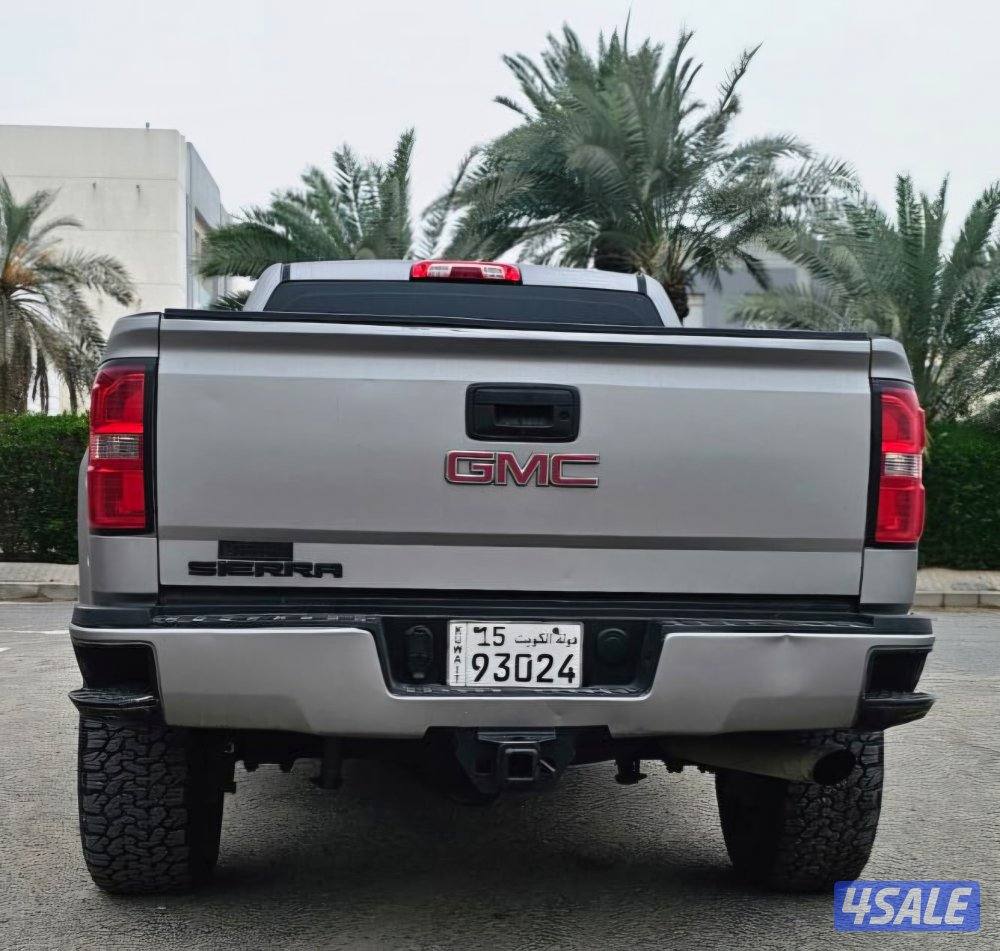بحالة ممتازة وانيت جي ام سي سييرا موديل 2017 دبل قير أرضي شغال تواير ج6